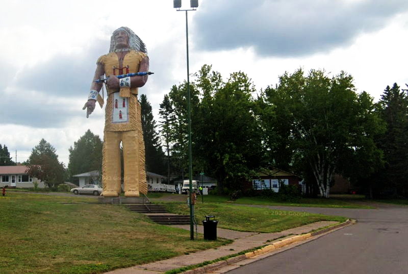 Hiawatha Souvenir and Coffee Shop - Still There (newer photo)